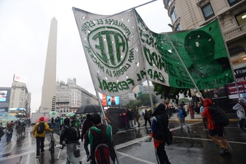 hUvccEwUK_360x240__1