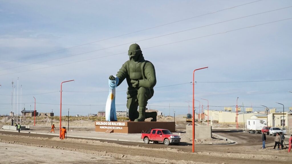 monumento-soldado-zapala