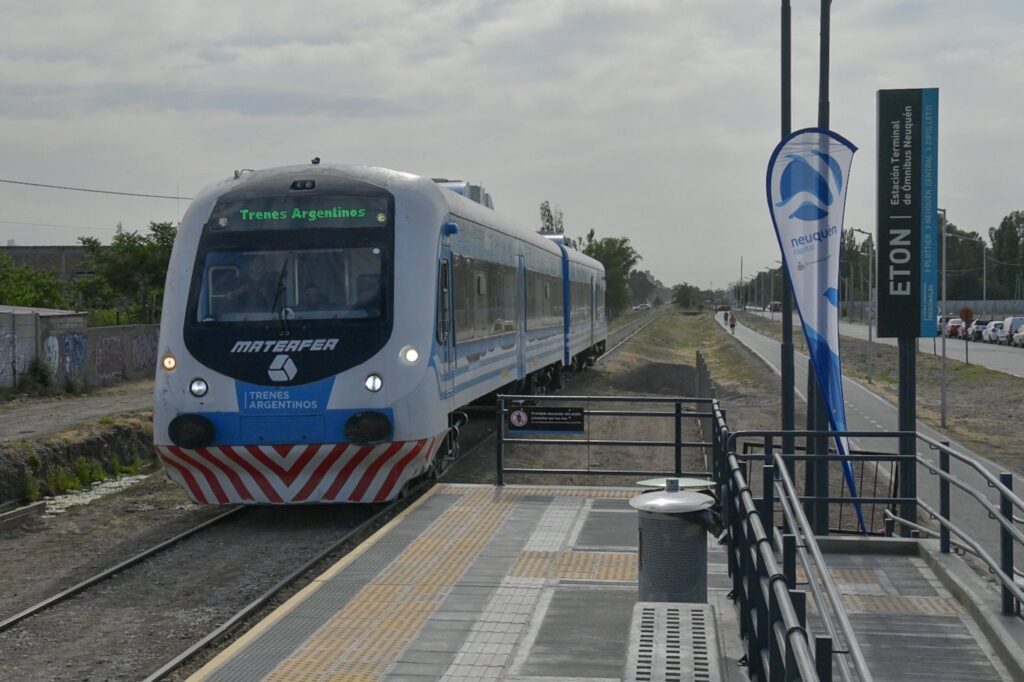 tren-del-valle-apeadero-eton