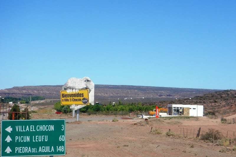 Ingreso-a-Villa-El-Chocón-Ruta-nacional-237