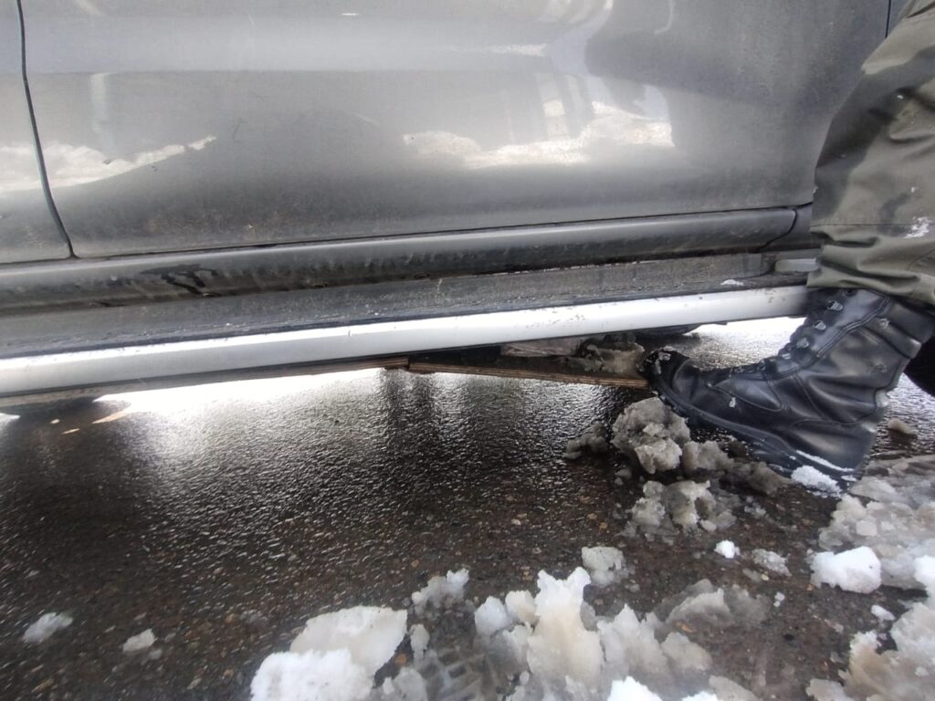 ocultaban_impresoras_en_un_doble_fondo_ubicado_debajo_de_una_camioneta06