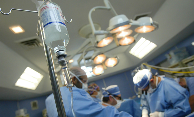 Operacion a corazon abierto por cambio de nueva valvula cardiaca, este es la primera operacion de este tipo en sudamerica
