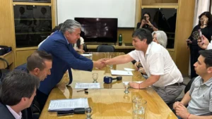 figueroa-quintriqueo-firma-acuerdo-salarial