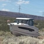 Ruta 237: se desprendió una embarcación de un camión en plena calzada