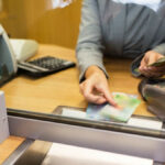 Suben los salarios bancarios y el básico llega a $2 millones