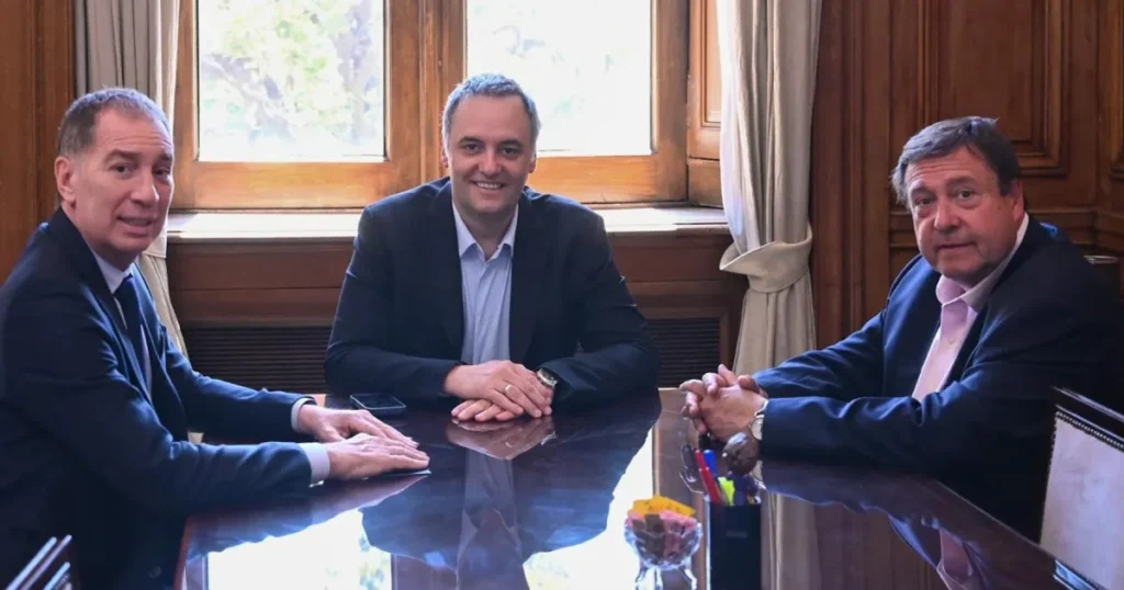 adorni-santilli-weretilneck