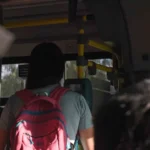 Tarjeta bordó y lector propio para el boleto estudiantil