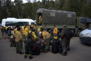 brigadistas-incendio-Los-Alerces