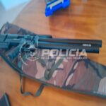 Allanamiento en Centenario: secuestran arma y municiones