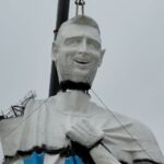 La escultura más ambiciosa dedicada a Messi sigue creciendo en Cutral Co