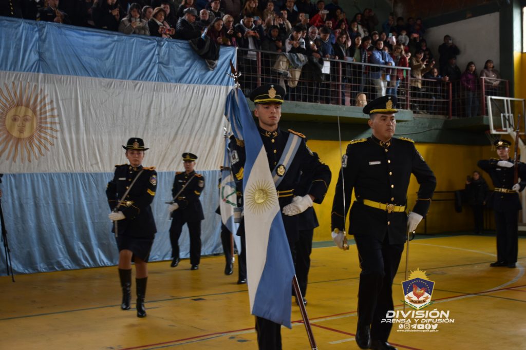 policia-jura-bandera
