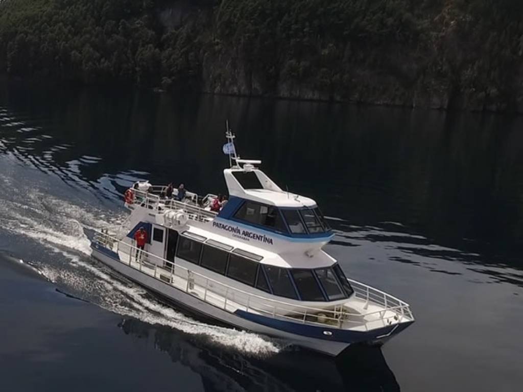 catamaran-patagonia