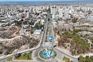 Neuquen-Plaza-de-las-banderas